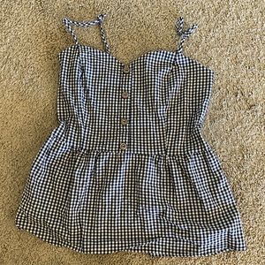 This is a beautiful Potter’s Pot top, size 10-12 girls, blue and white checkered